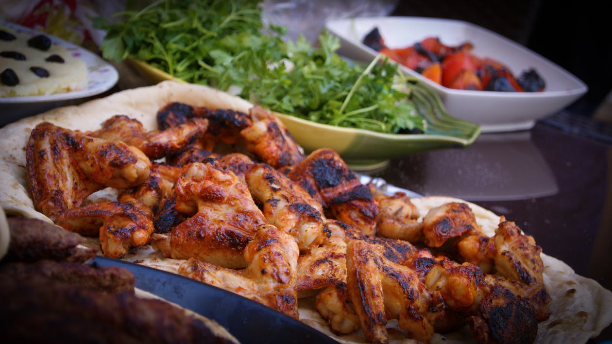 Gegrilde en gefrituurde kip